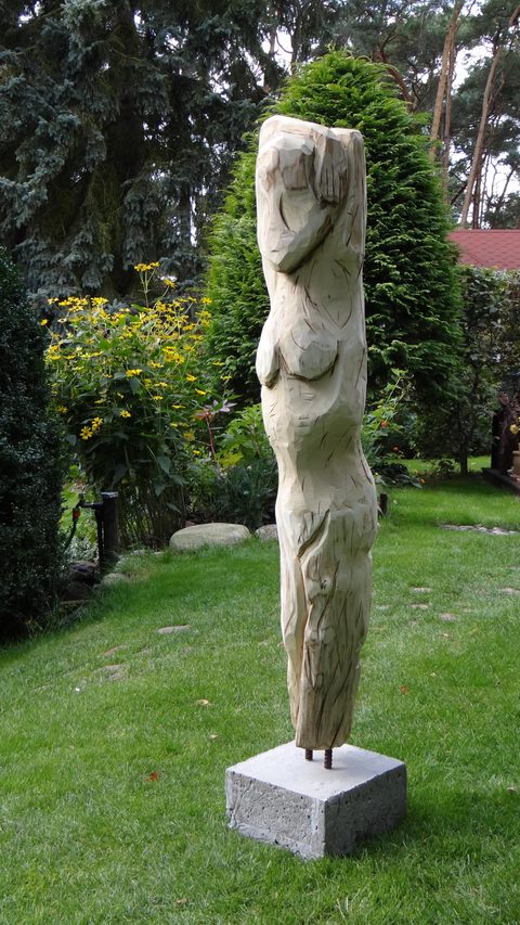 Die Kleine – holzskulpturen, Robinie