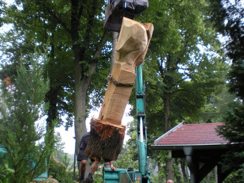 Monument – holzskulpturen, Eiche