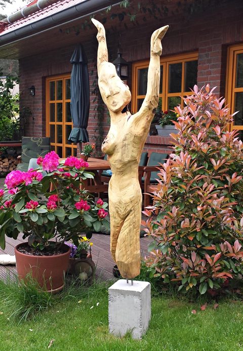 Schicksal – holzskulpturen, Apfel