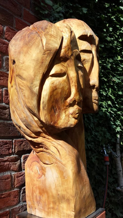 Köpfe – holzskulpturen, Linde