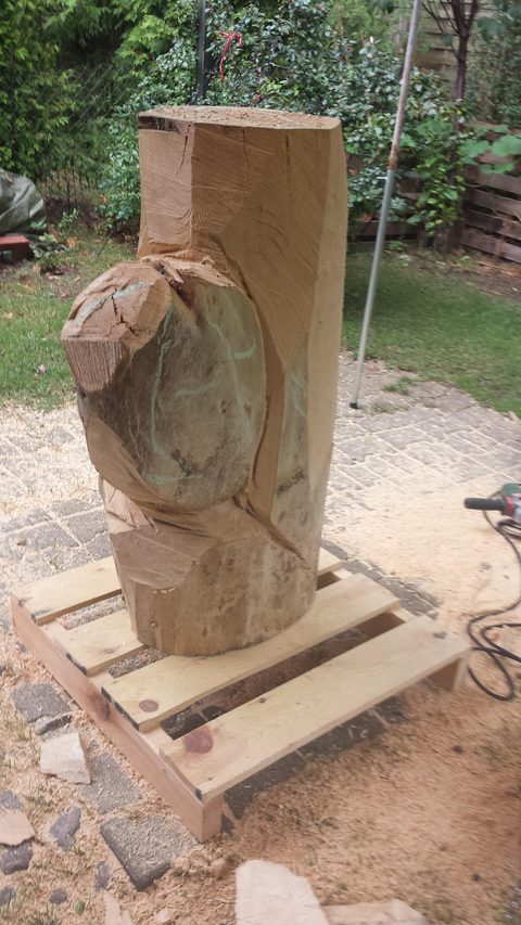 Köpfe – holzskulpturen, Linde