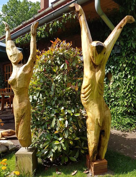 Schicksal (Teil II) oder John Travolta ?? – holzskulpturen, Walnuss