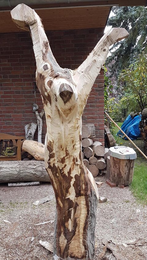 Schicksal (Teil II) oder John Travolta ?? – holzskulpturen, Walnuss