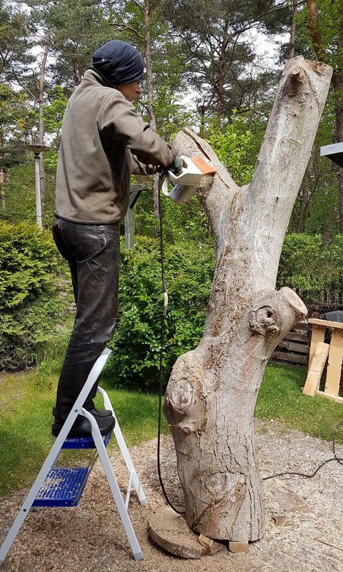 Schicksal (Teil II) oder John Travolta ?? – holzskulpturen, Walnuss