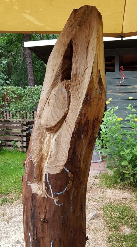 sich streckende – holzskulpturen, Walnuss