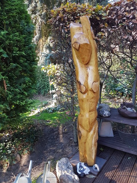 antje – holzskulpturen, Robinie