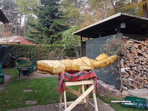 antje – holzskulpturen, Robinie