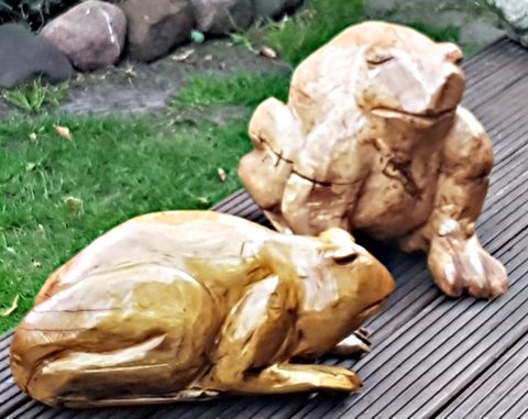 Kröten – holzskulpturen, Linde, Eiche, Douglasie