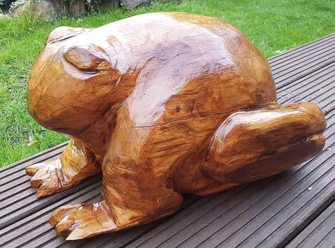 Kröten – holzskulpturen, Linde, Eiche, Douglasie