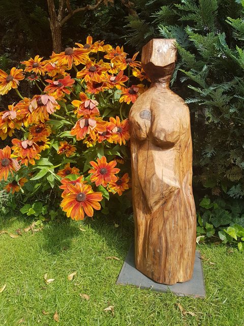 kleine Lady – holzskulpturen, Eiche