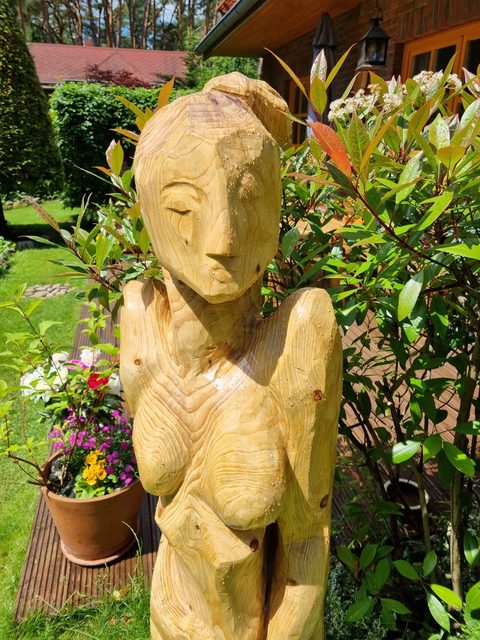 Freundin von Frieda Kahlo – holzskulpturen, Robinie