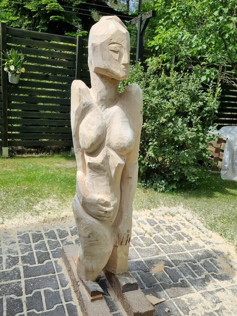 Freundin von Frieda Kahlo – holzskulpturen, Robinie