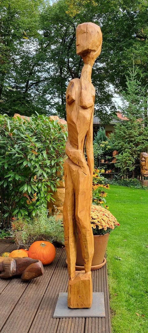 wächterin – holzskulpturen, Eiche