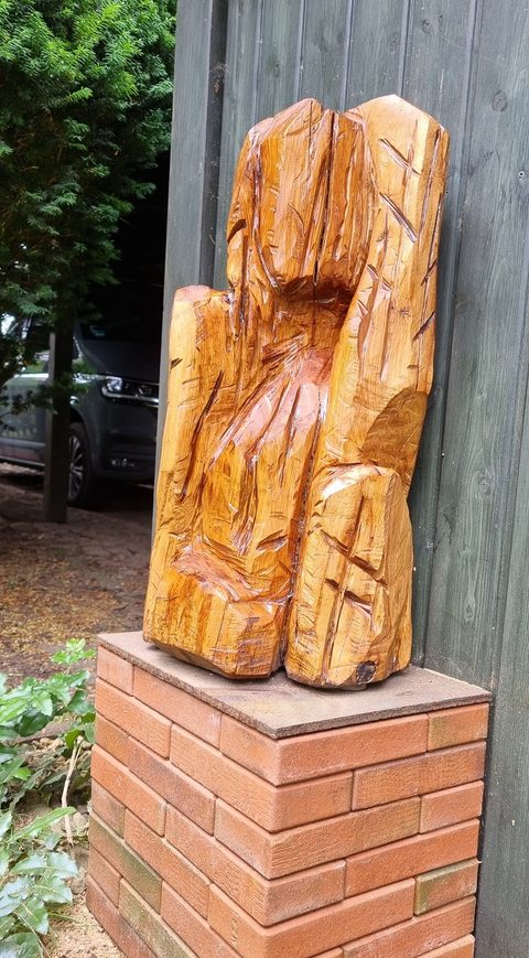 kleine Sitzende – holzskulpturen, Eiche